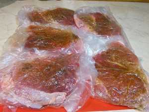 оставляем стейки мариноваться