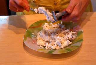 перемешиваем чеснок с сыром