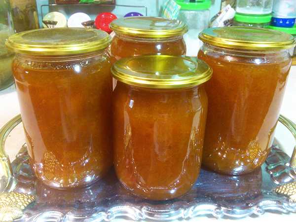 абрикосовое варенье в банках