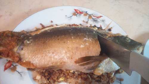 нарезаем карпа на порционные кусочки