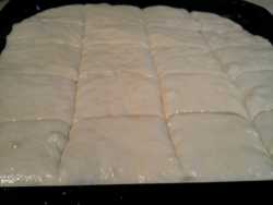 снимаем плёнку с подошедшего теста