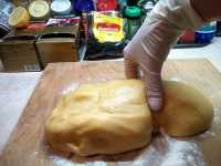 выкладываем готовое тесто на доску