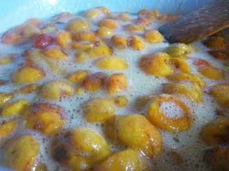 образовалась пена на абрикосовом варенье