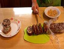 оставшуюся колбасу убираем в морозилку