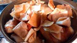 заливаем массу холодной водой