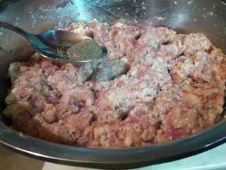 добавляем молотый черный перец