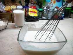 перемешиваем горячее масло