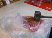 отбиваем стейк для стейка