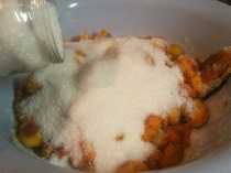 высыпаем весь сахар в абрикосы