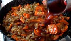 добавляем к поджарке вино