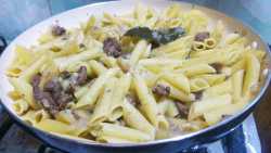 приготовленные макароны по - флотски с печенью