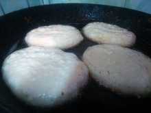 жарим с одной стороны 5 минут на медленном огне