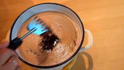 перемешиваем дрожжевую шапку