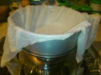 дуршлаг покрытый марлей