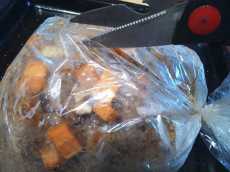 осторожно разрезаем пакет