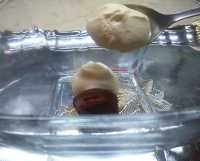 к томатной пасте добавляем сметану