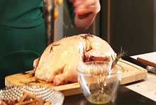 натираем курицу специями