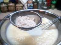 добавляем муку порциями