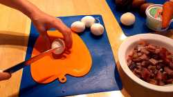 очищаем яйца